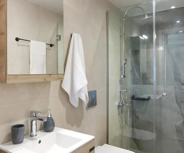 Апартаменти Dione Seaside